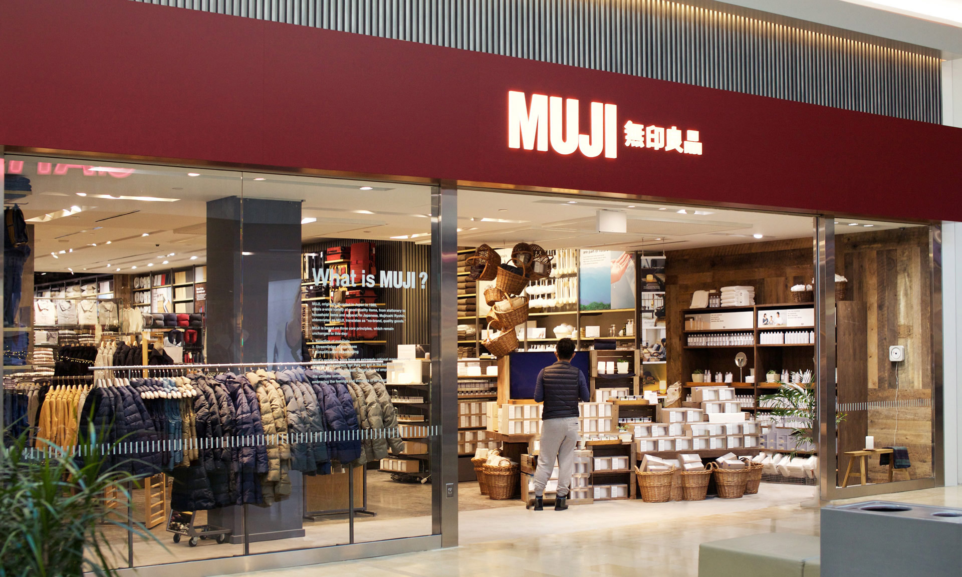 MUJI在华多地关店，“中产白月光”怎么了？ | 新经济沸点